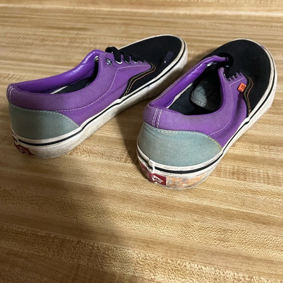 Vans customs - Picture 2 of 4